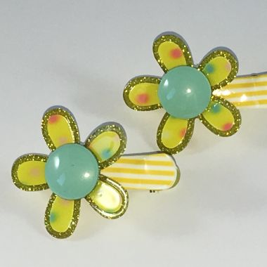 Crocodile clips with flower