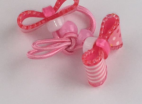 Elastics with patterned bow