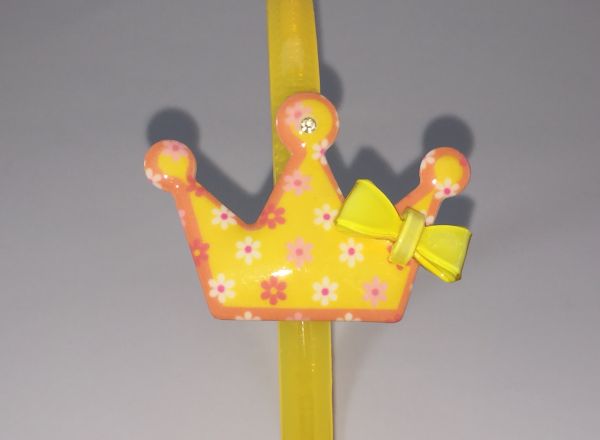 Head band with patterned crown shape