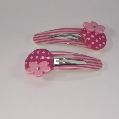 Patterned snap clip with strawberry shape