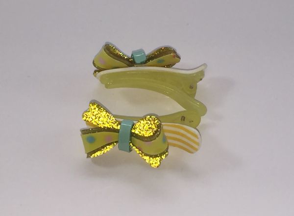 Crocodile clips with glittery bow