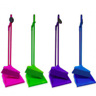 Long handle dustpan with sweeping brush