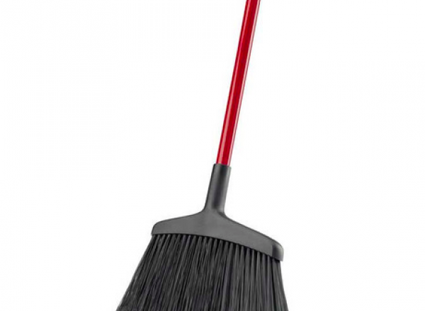 Sweeping brush with handle