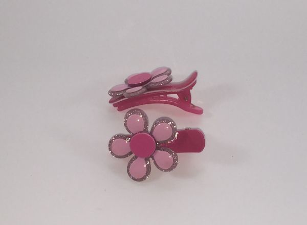 Patterned crocodile clip with flower