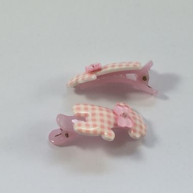 Crocodile clips with patterned giraffe