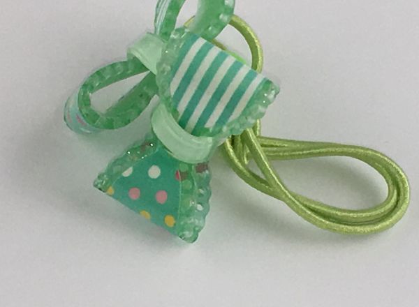 Elastics with patterned bow