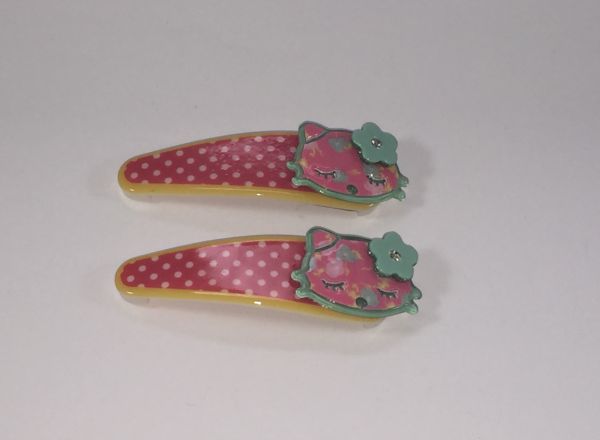Patterned snap clips with kitty shape