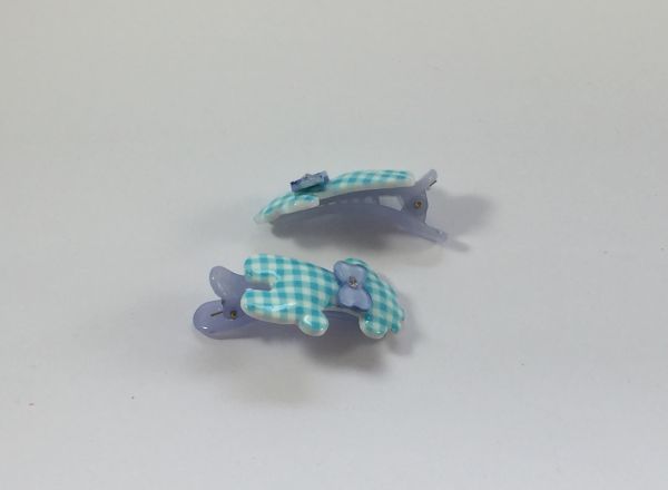 Crocodile clips with patterned giraffe