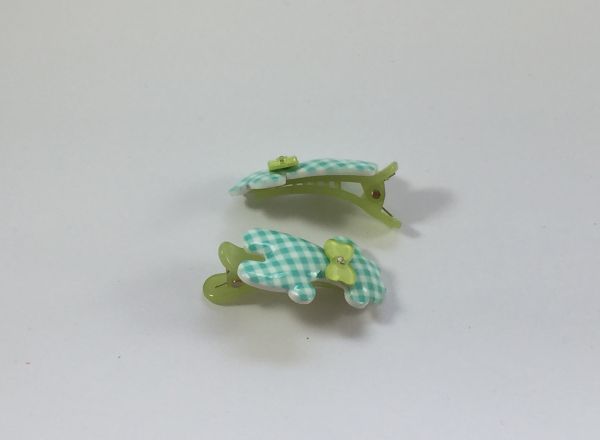 Crocodile clips with patterned giraffe