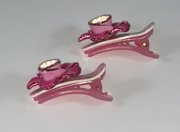 Crocodile clips with flower