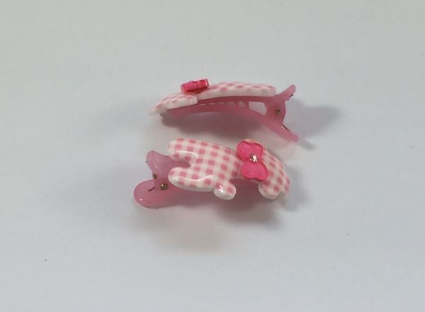 Crocodile clips with patterned giraffe