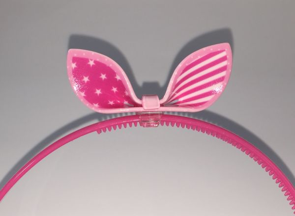 Head band with patterned bow