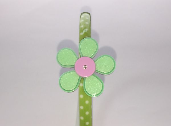 Polka dots patterned headband with flower shape