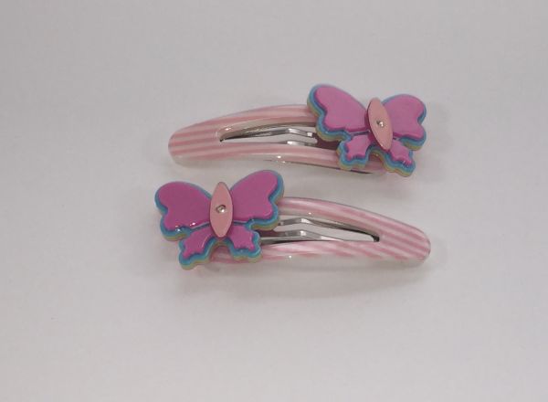 Patterned snap clip with butterfly