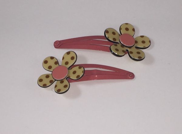 Kids snap clip with patterned flower shape