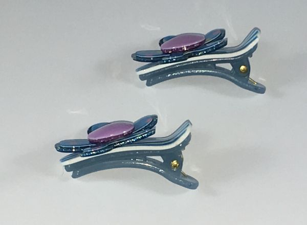 Crocodile clips with flower