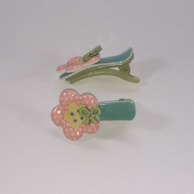 Crocodile clips with flower