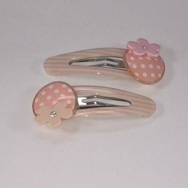 Patterned snap clip with strawberry shape