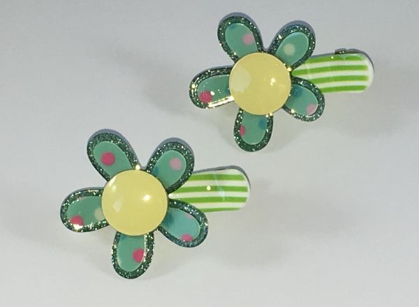 Crocodile clips with flower