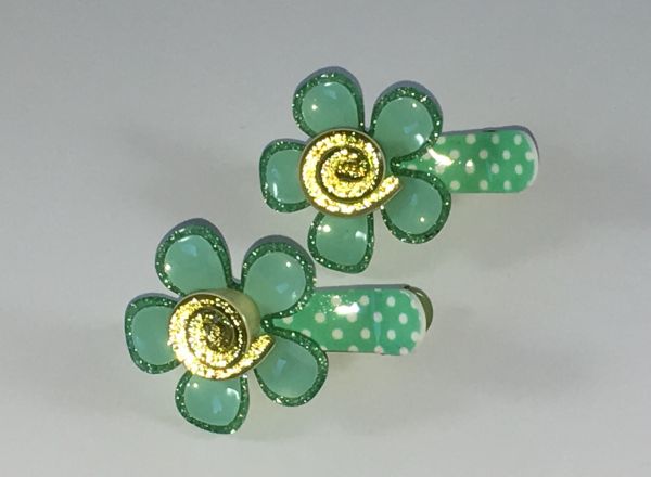 Crocodile clips with flower