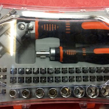 Screwdriver ratchet set