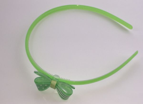 Headband with bow shape