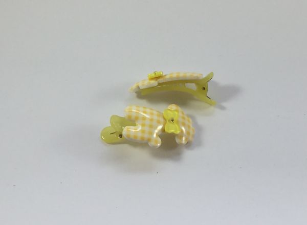 Crocodile clips with patterned giraffe