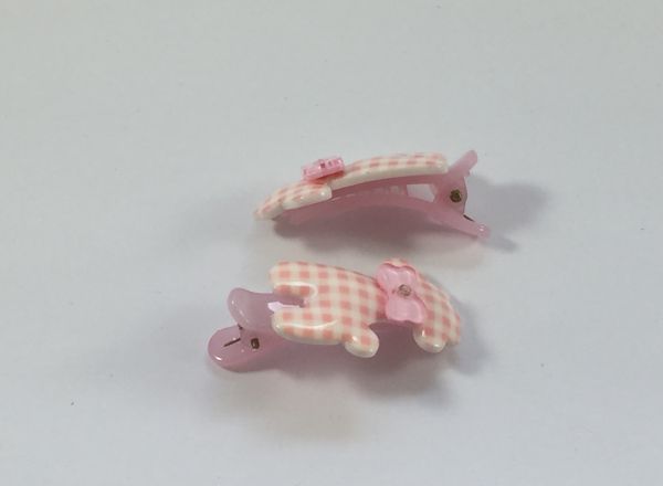 Crocodile clips with patterned giraffe