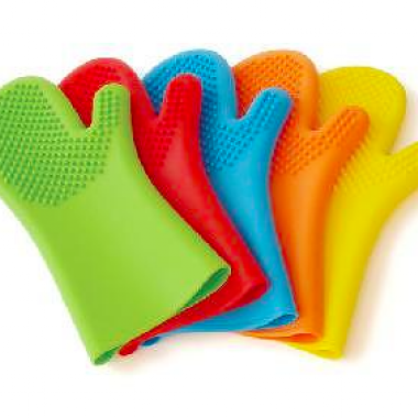 Heat resistant silicone glove