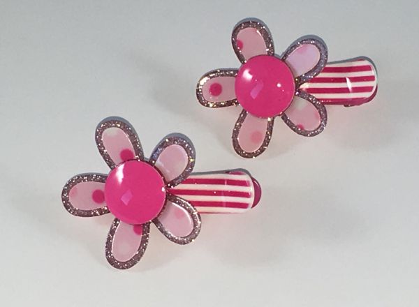 Crocodile clips with flower